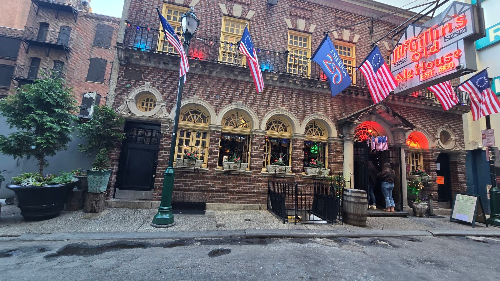 McGillin's Olde Ale House — Irish pub in Philadelphia