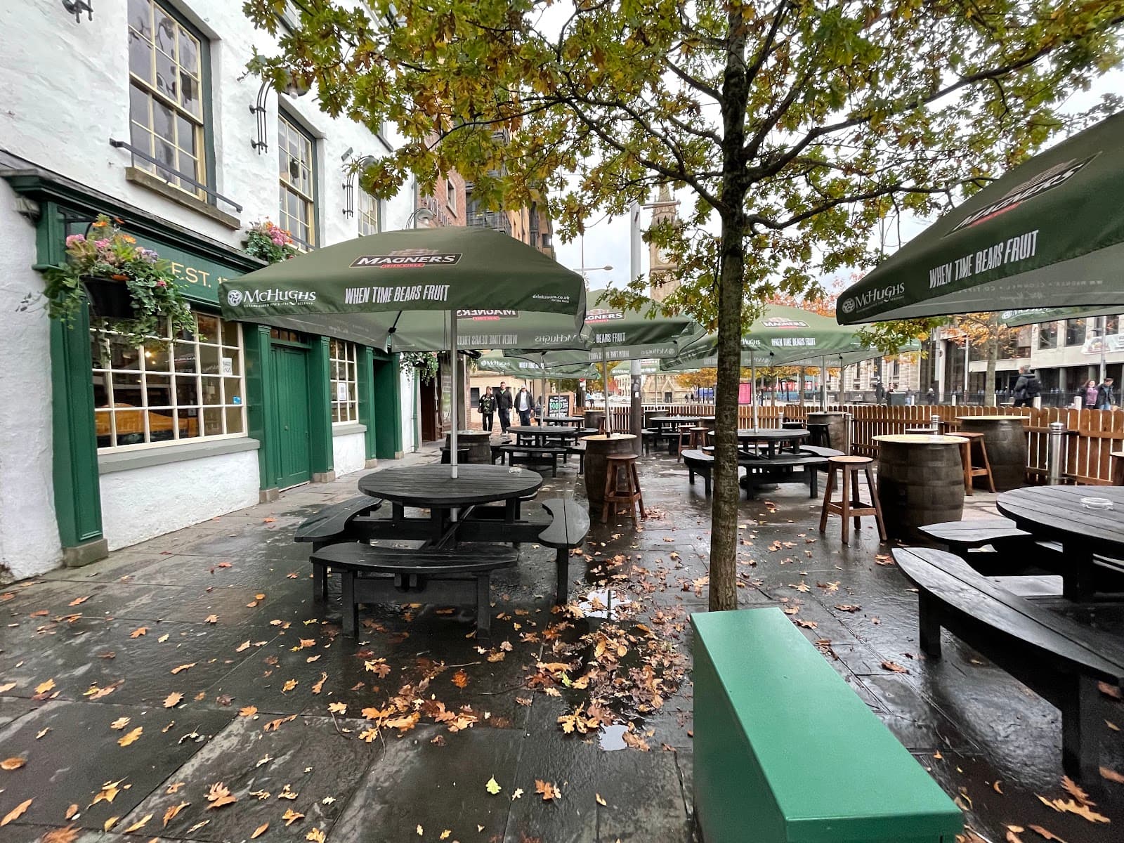McHughs Bar & Restaurant — Irish pub in Belfast