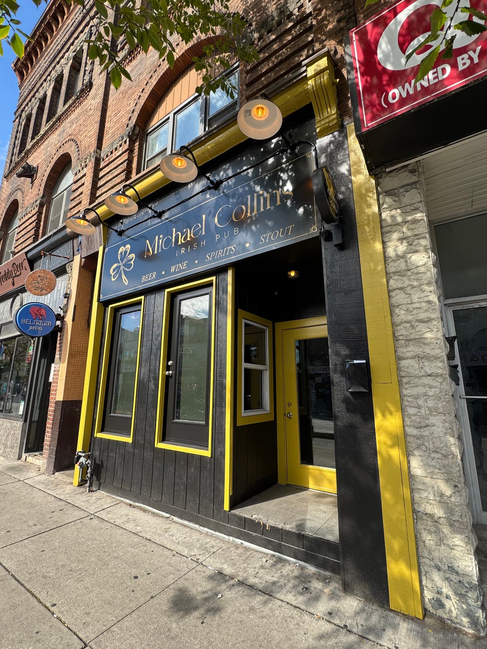 Michael Collins Irish Pub — Irish pub in Toronto