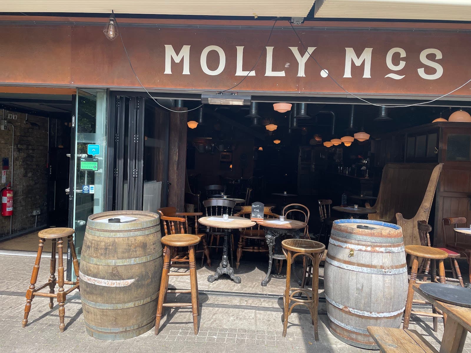 Molly Mc's — Irish pub in London