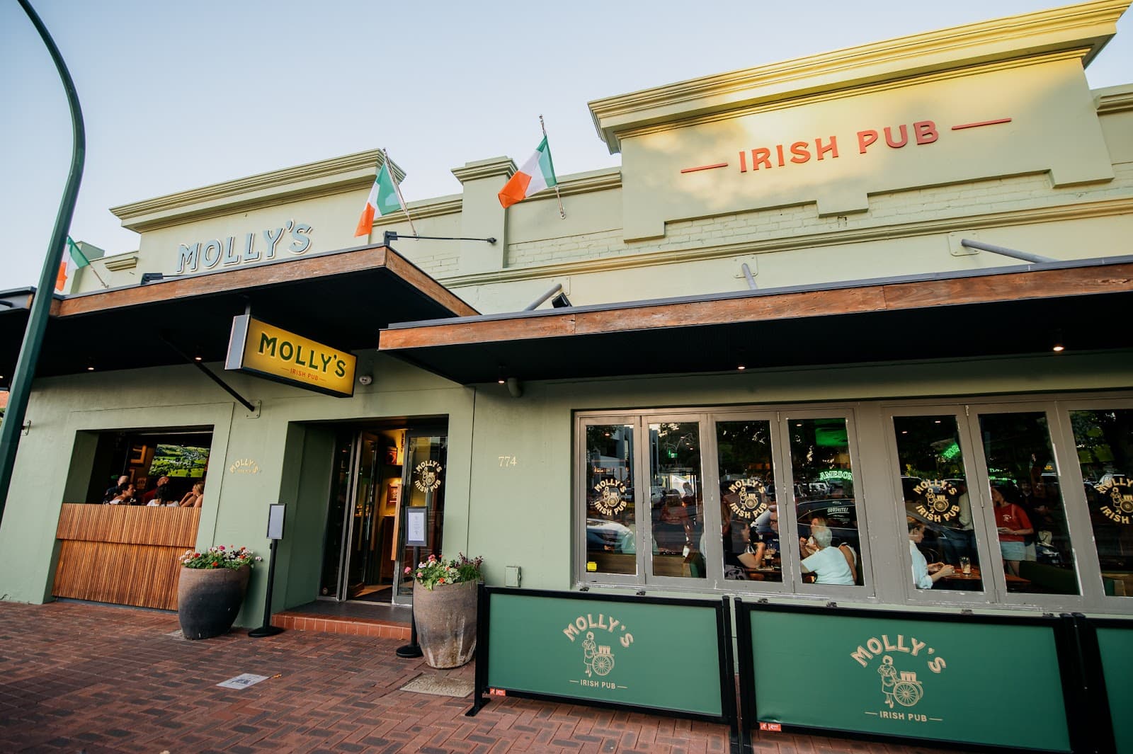 Molly's Irish Pub Vic Park — Irish pub in Perth