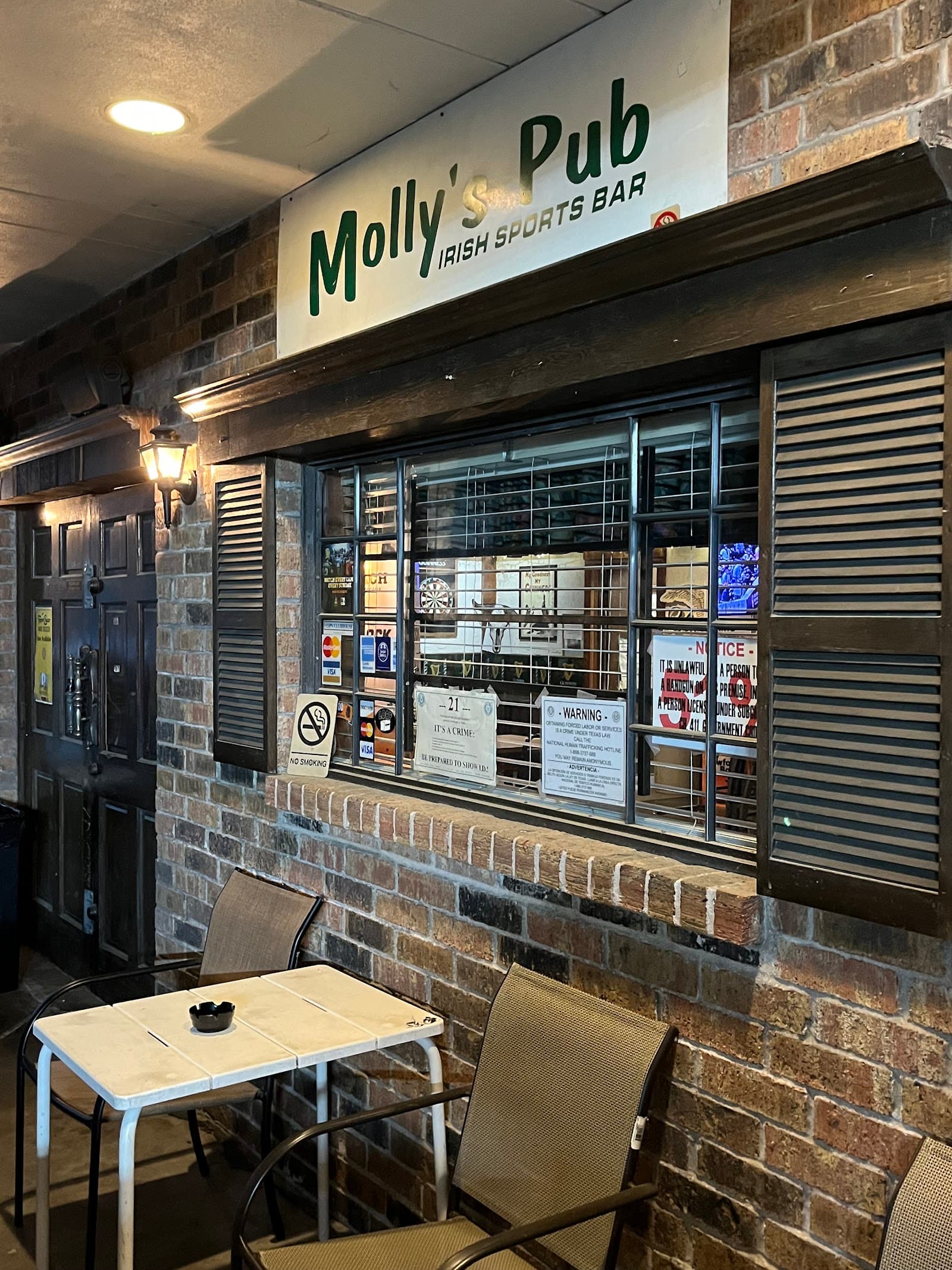 Molly's Pub — Irish pub in Houston