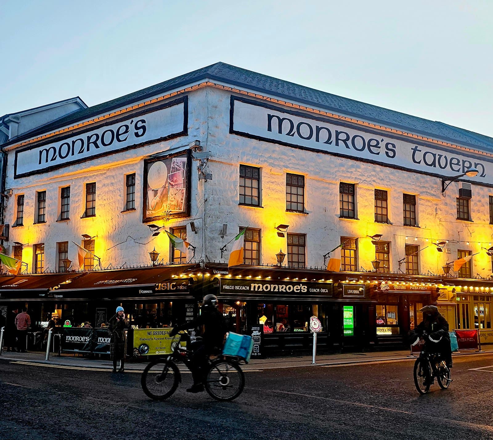 Monroe's Tavern — Irish pub in Galway