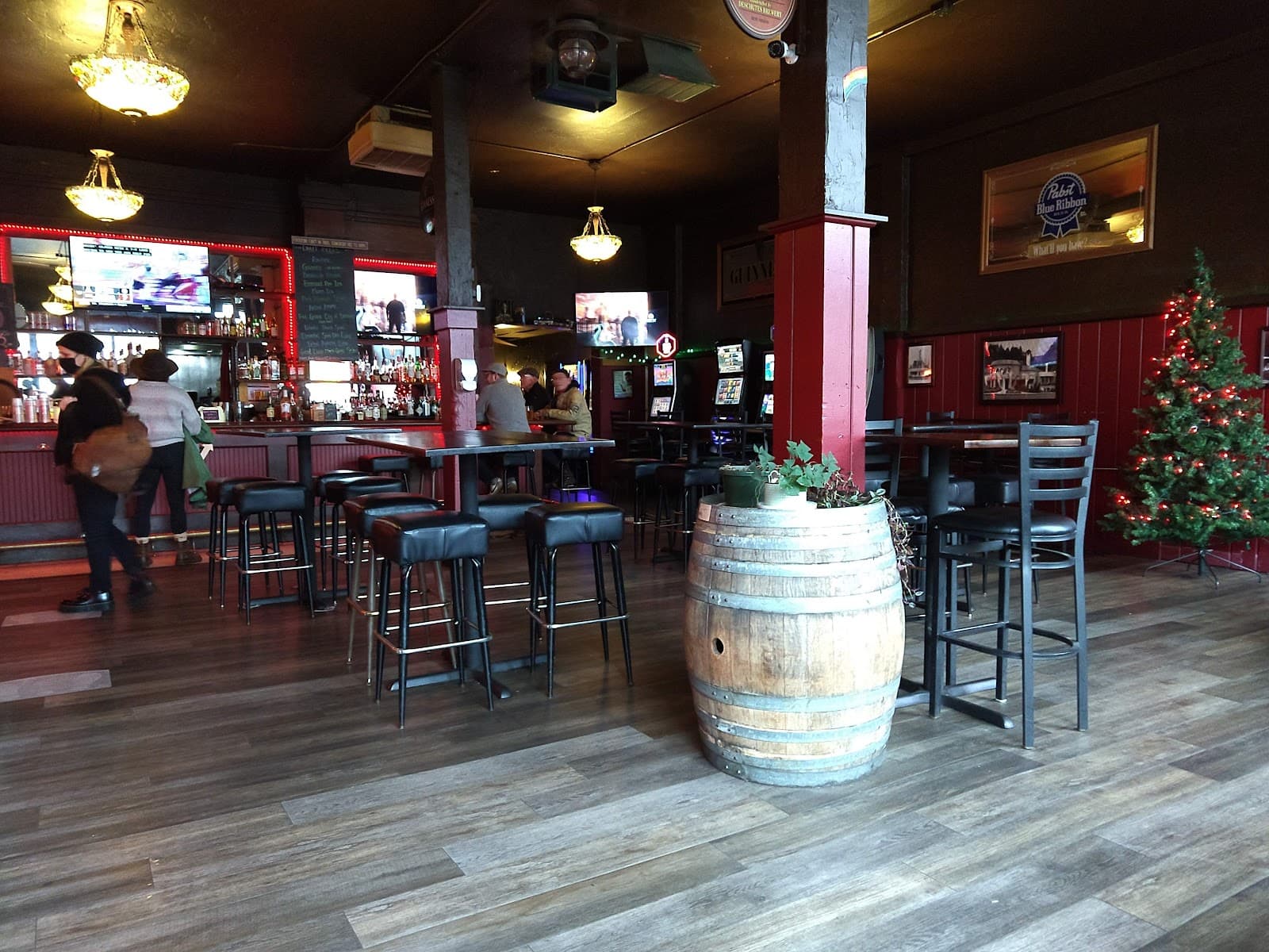 Mulligan's Bar & Grill — Irish pub in Portland