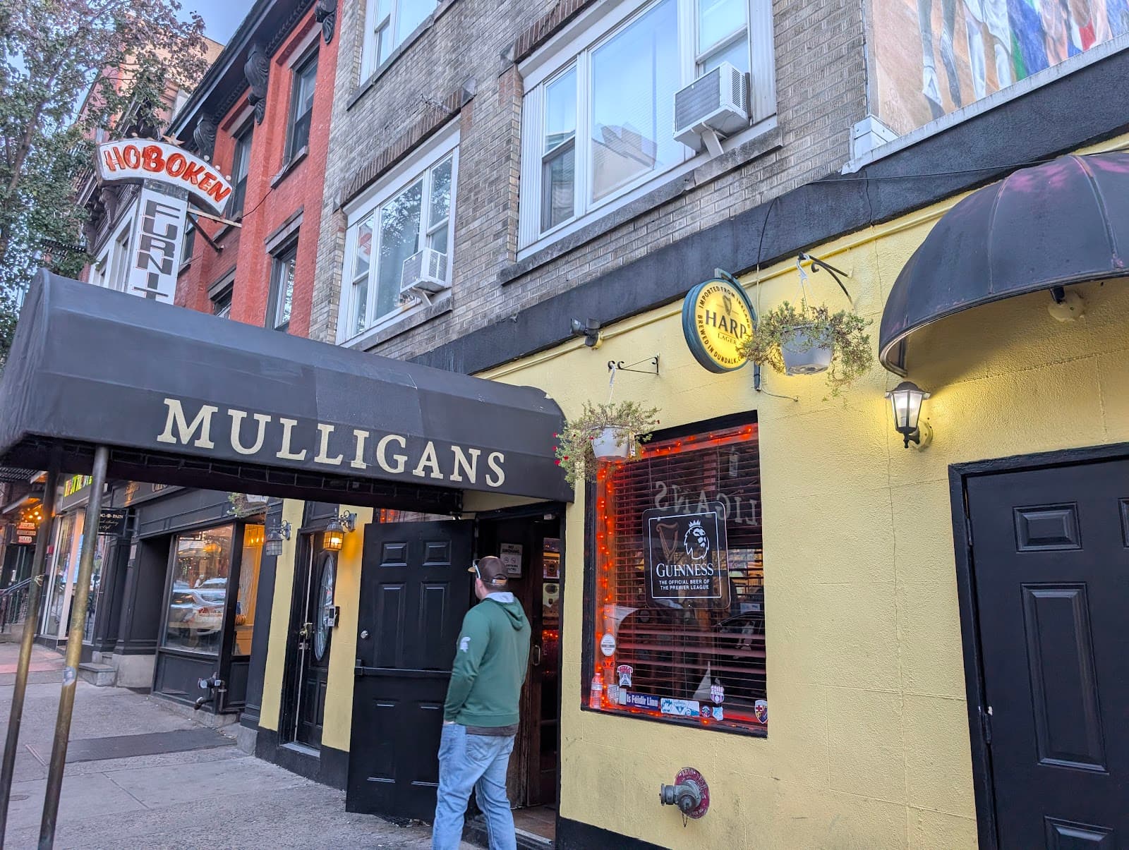 Mulligan's Pub — Irish pub in Hoboken