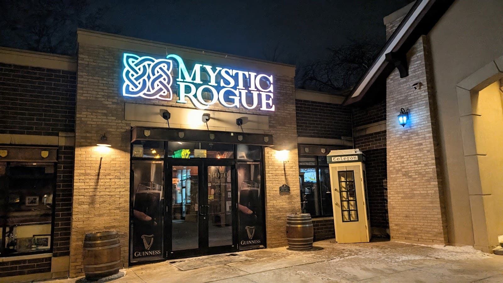 Mystic Rogue Irish pub and restaurant — Irish pub in Chicago