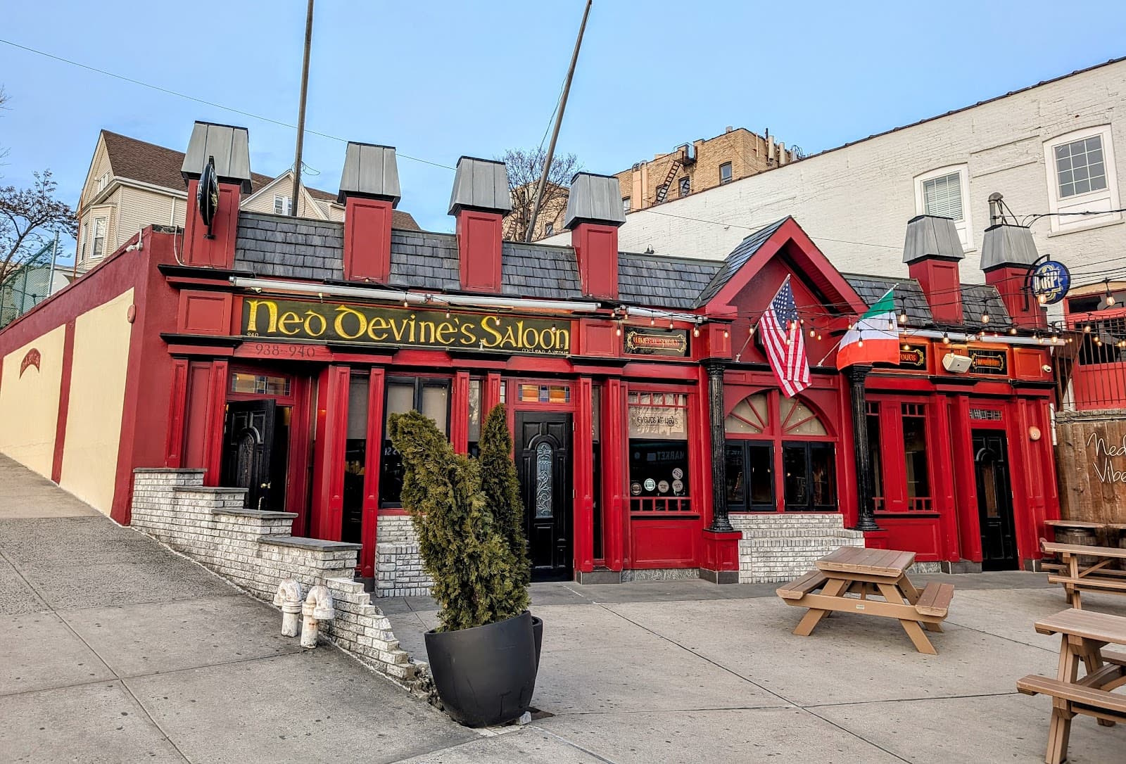 Ned Devine's Saloon — Irish pub in Yonkers
