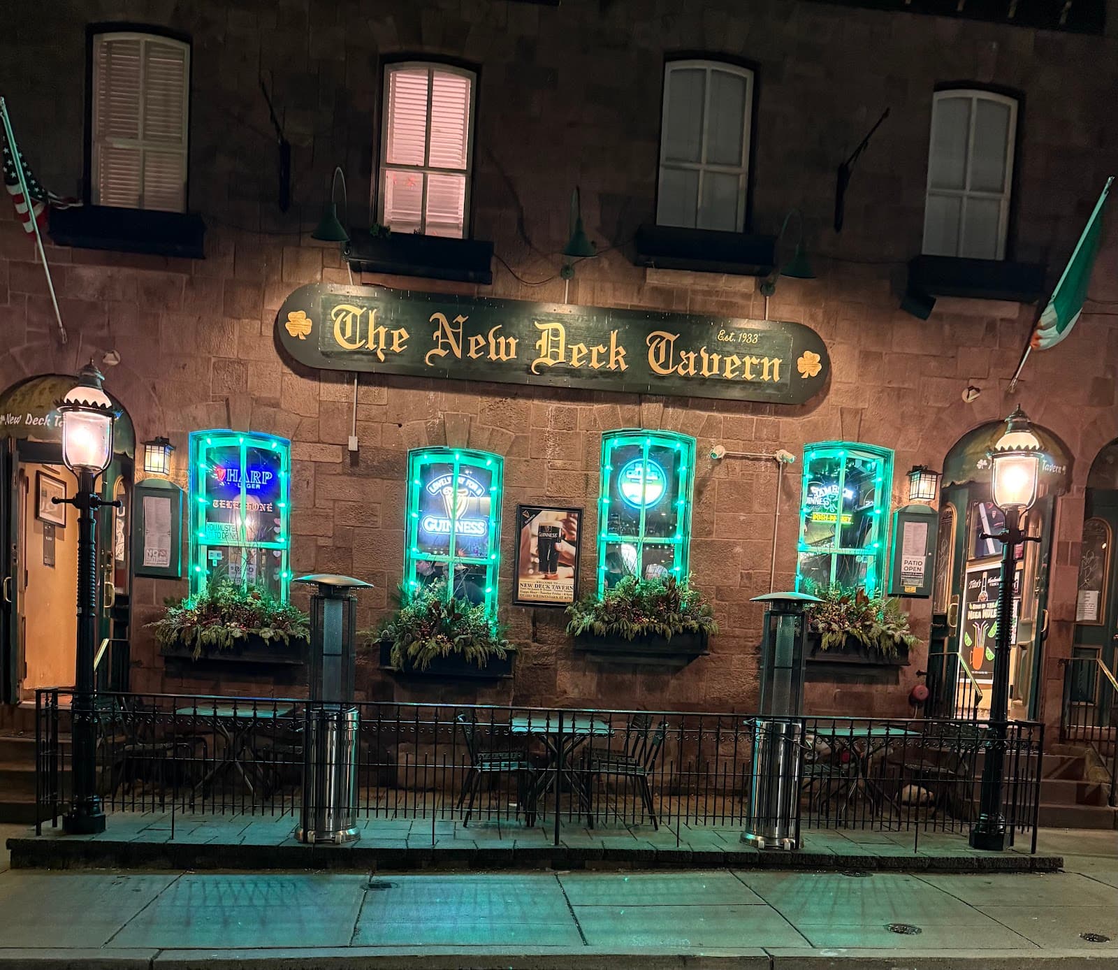New Deck Tavern — Irish pub in Philadelphia