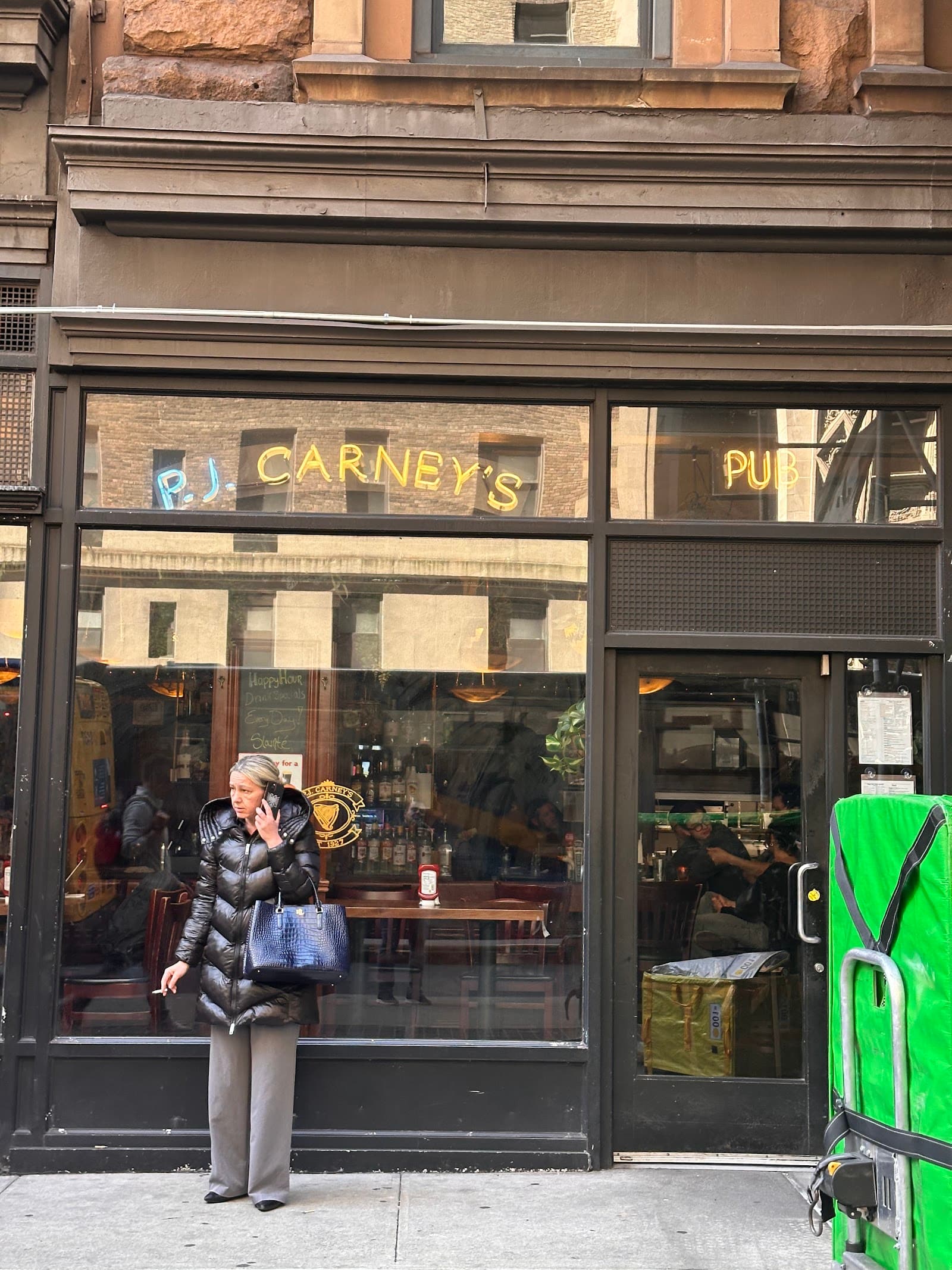 P.J. Carney's Pub — Irish pub in New York