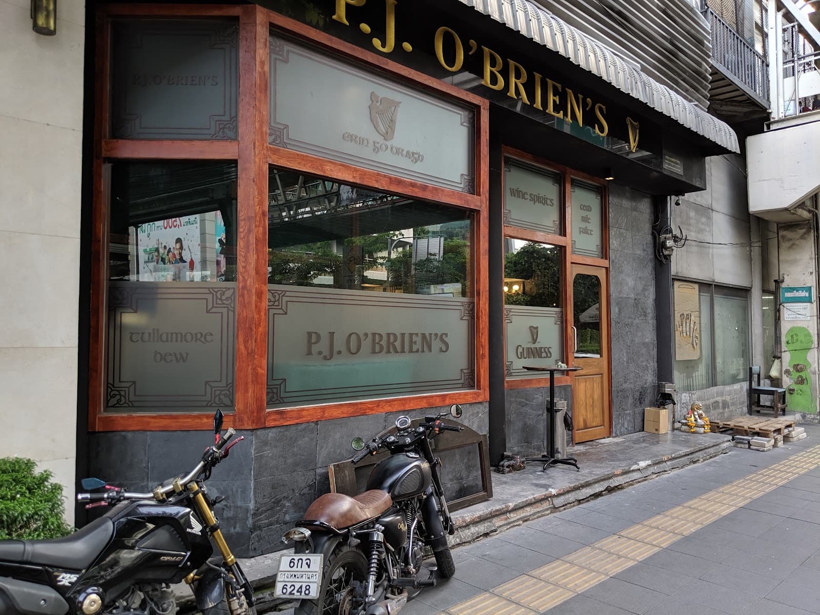 P.J O'Brien's & The Globe — Irish pub in Bangkok