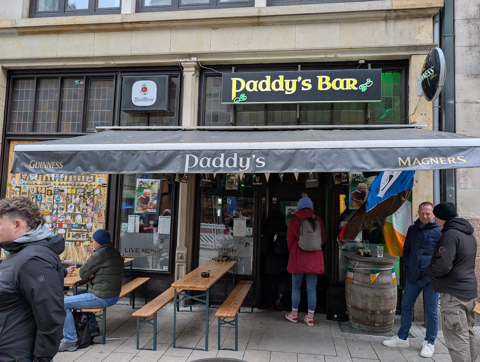 Paddy's Bar — Irish pub in Hamburg