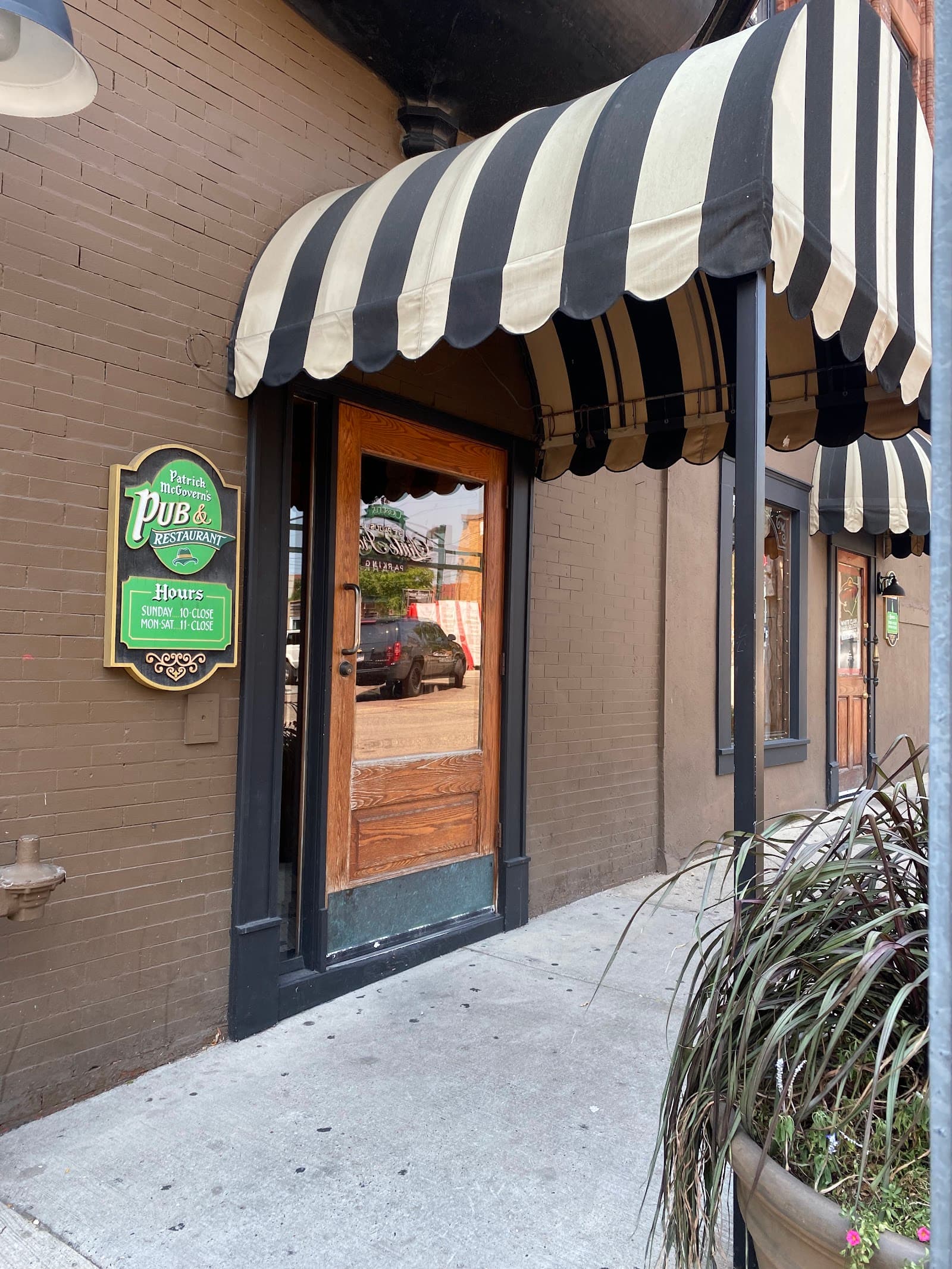 Patrick McGovern's Pub — Irish pub in St Paul