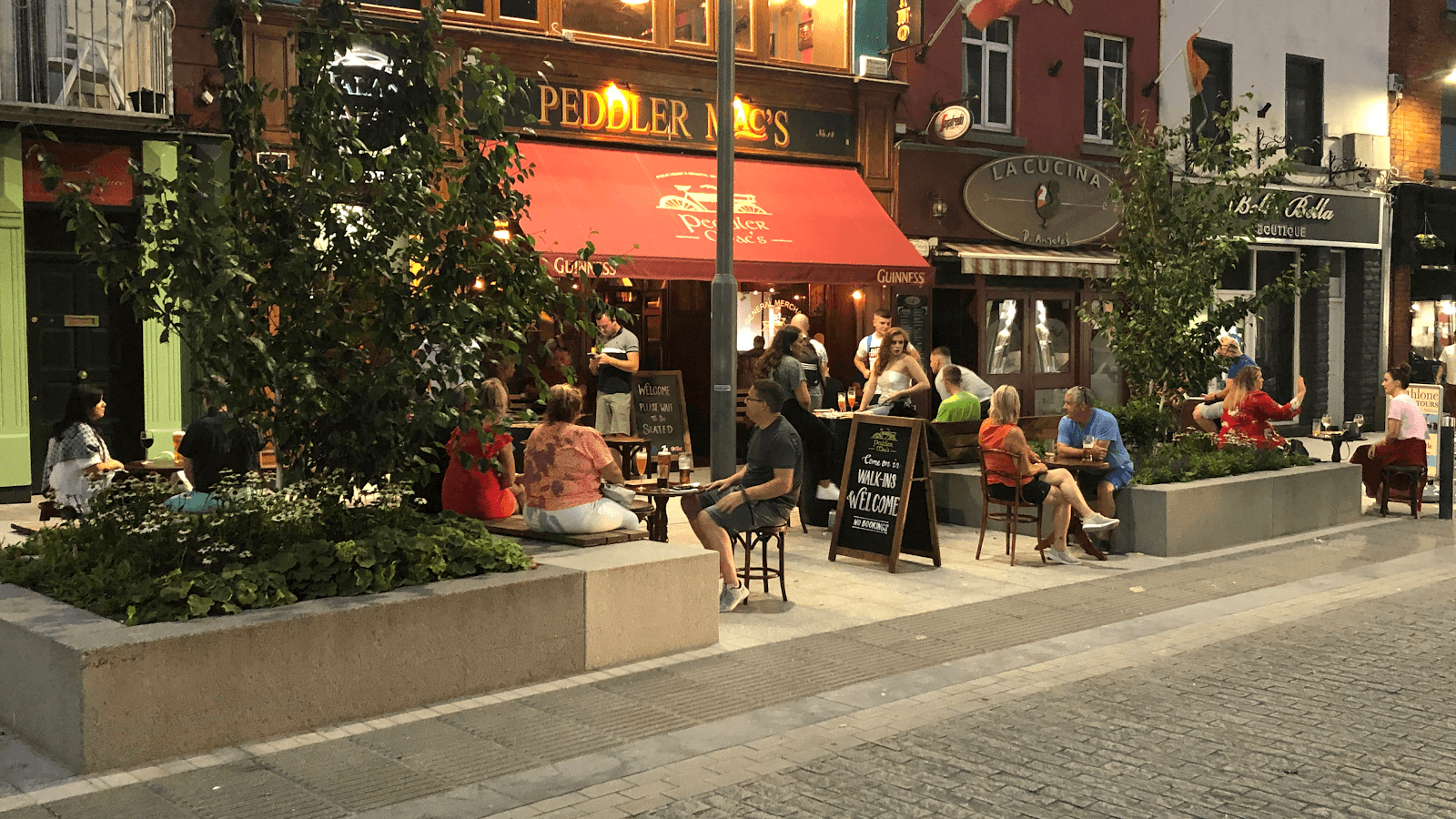 Peddler Mac's Bar & Beer Garden — Irish pub in Athlone