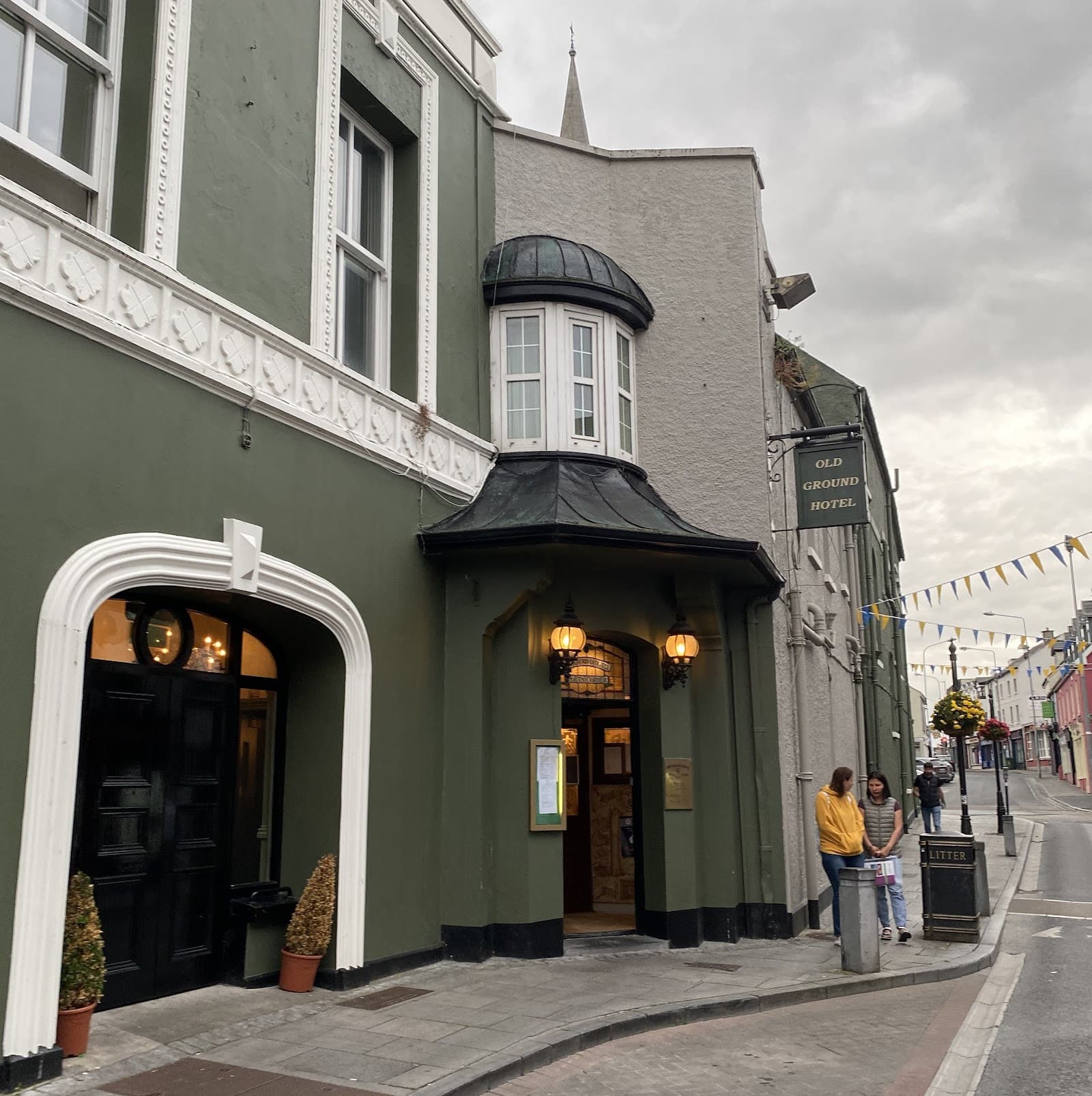 Poet's Corner Bar — Irish pub in Ennis