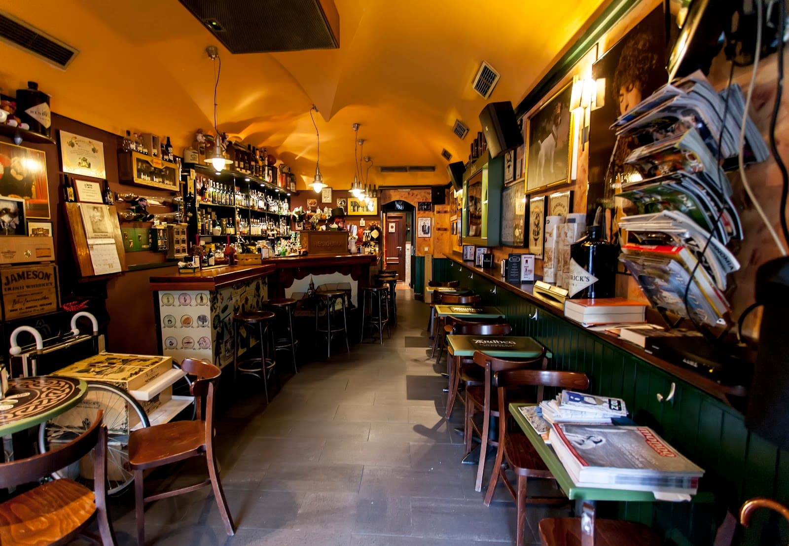Residence Café — Irish pub in Bilbao