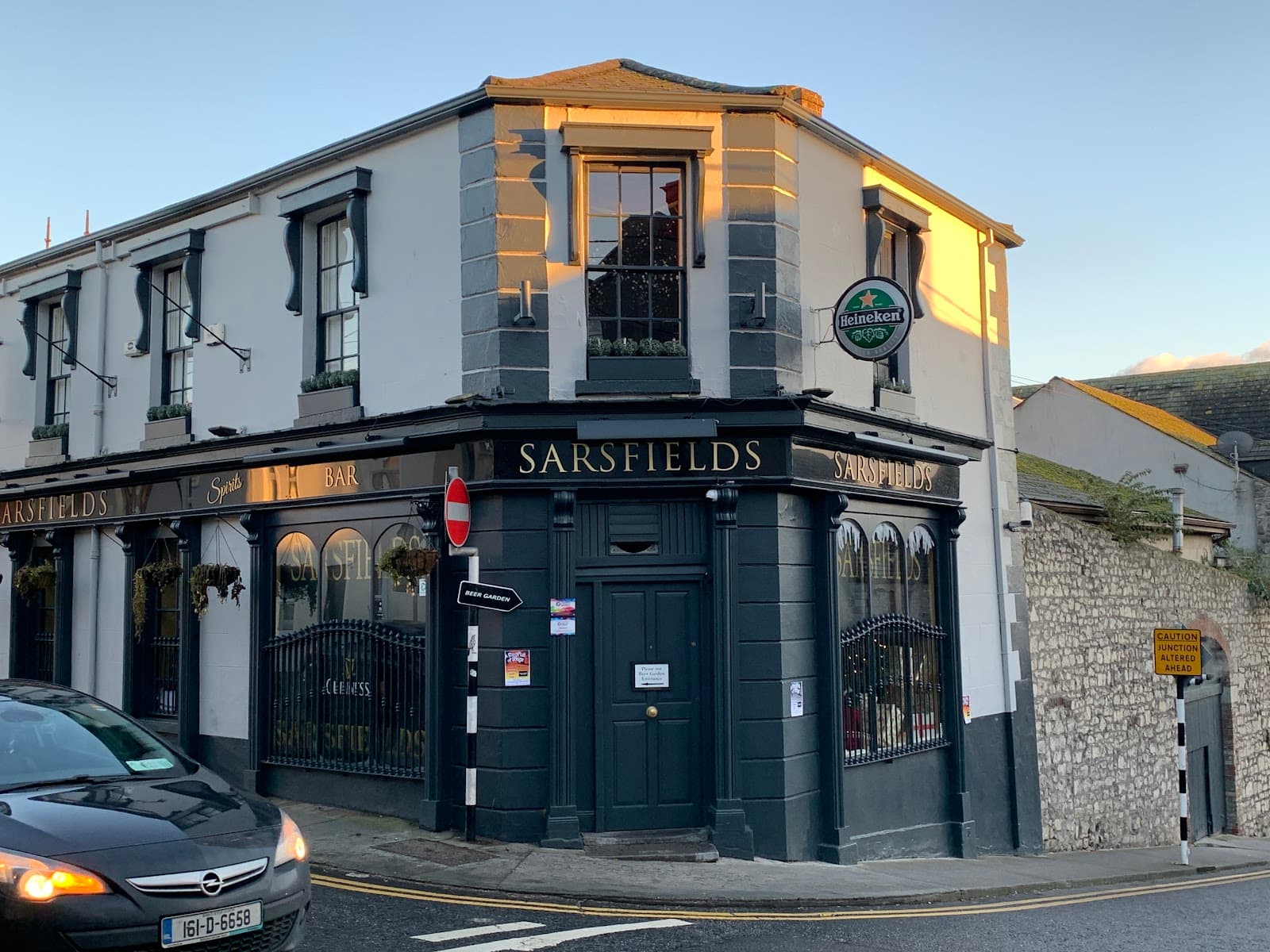 Sarsfields Bar — Irish pub in Drogheda