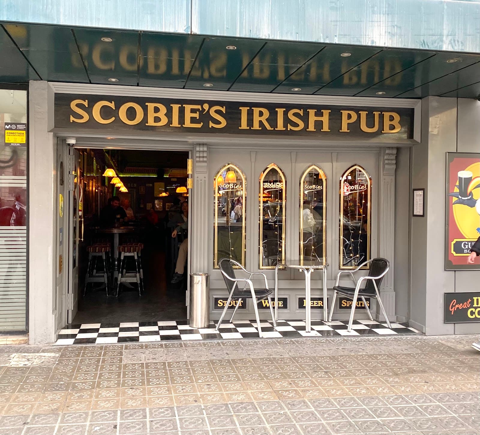 Scobies Irish Pub — Irish pub in Barcelona