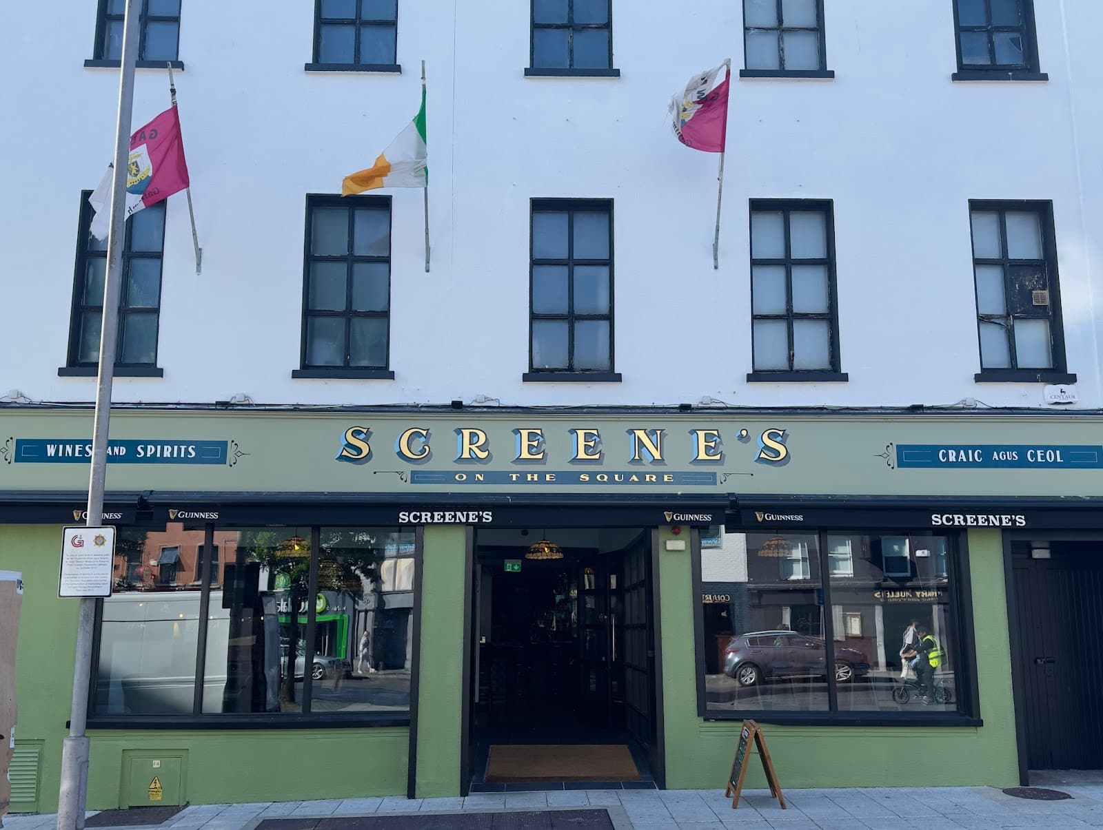 Screene’s on the Square — Irish pub in Galway