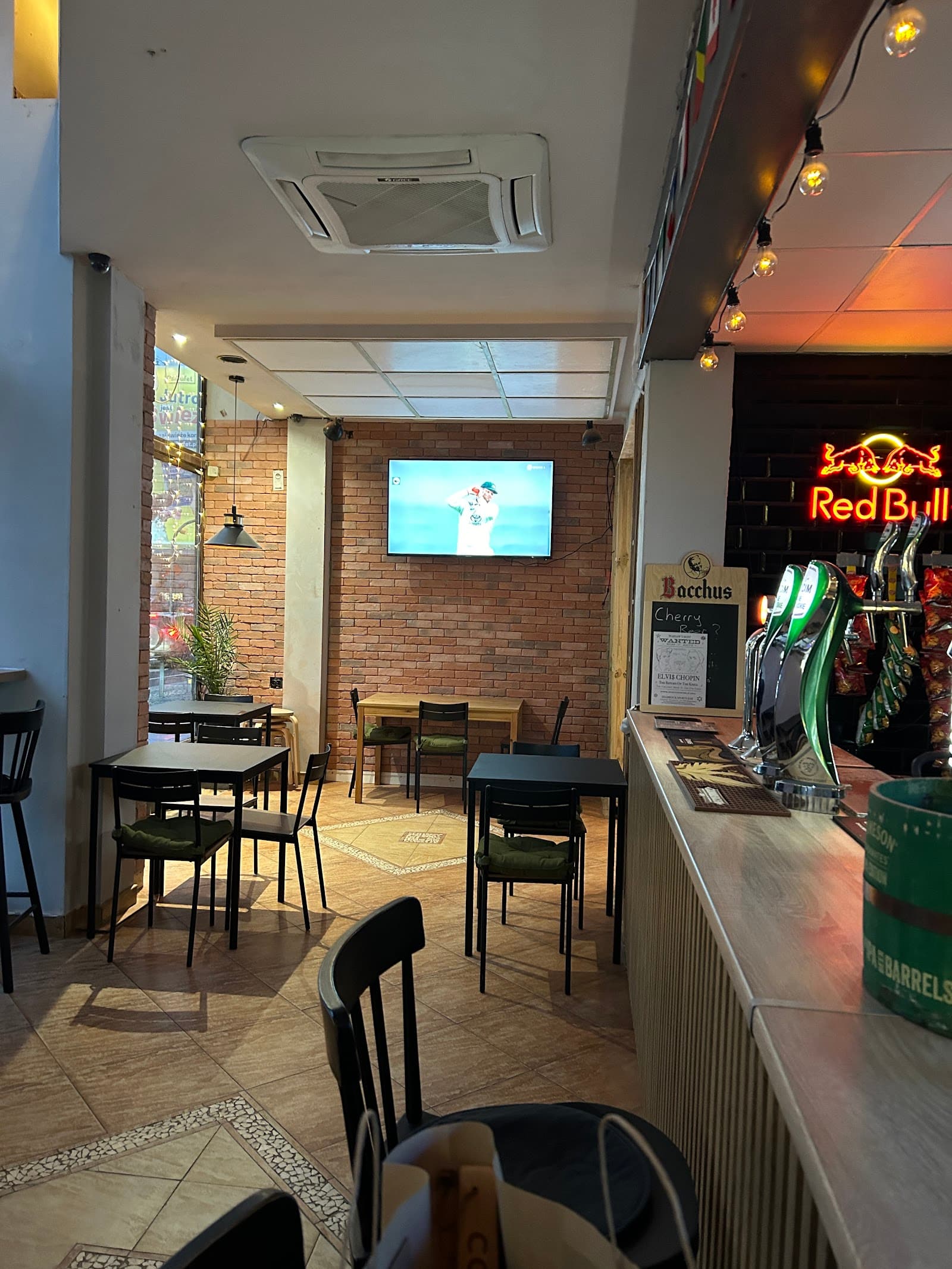 Shamrock Irish Sports Bar — Irish pub in Warsaw