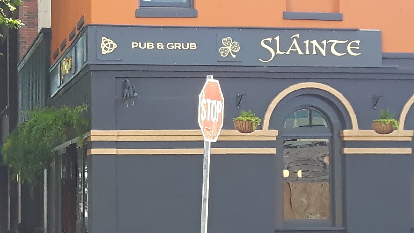 Sláinte Irish Pub Oakland — Irish pub in Oakland