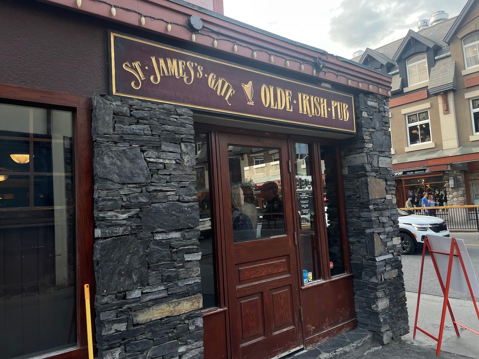 St James's Gate Irish Pub — Irish pub in Banff