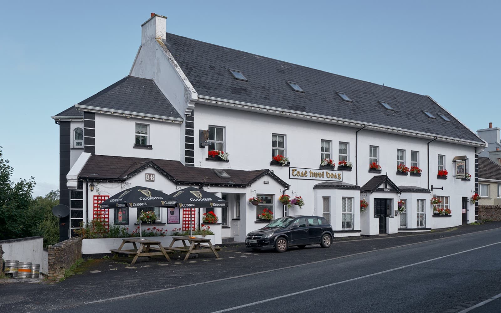 Teach Hiúdaí Beag — Irish pub in Gweedore