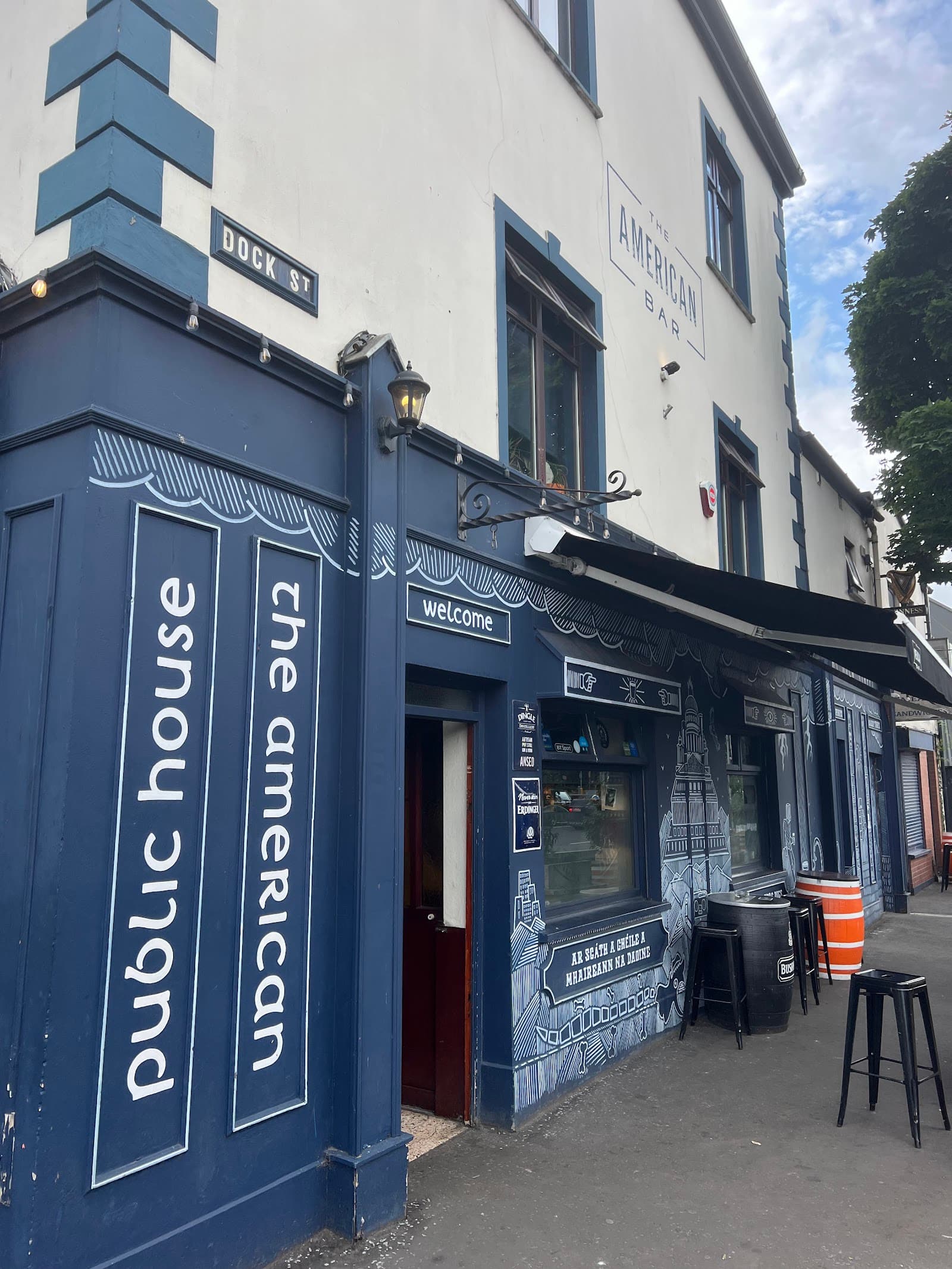 The American Bar — Irish pub in Belfast