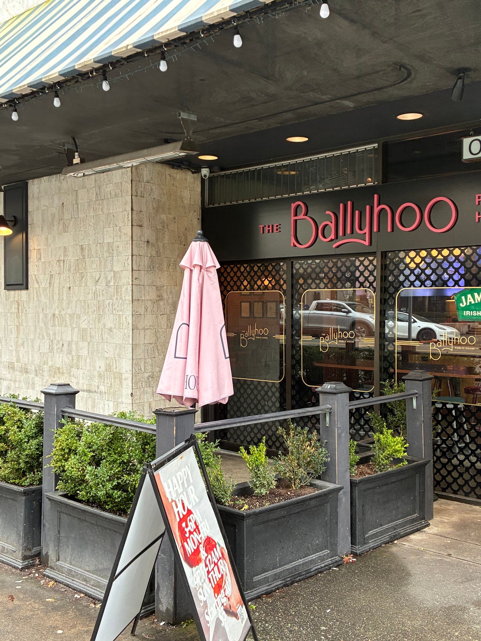 The Ballyhoo Public House — Irish pub in Vancouver
