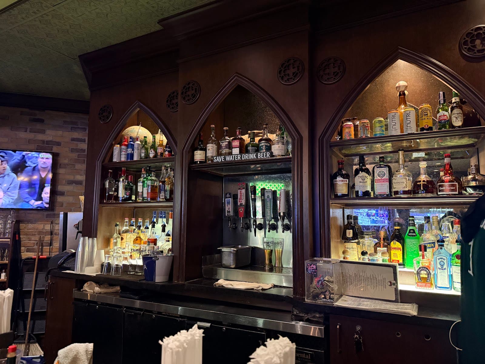 The Clover Irish Pub — Irish pub in Miami