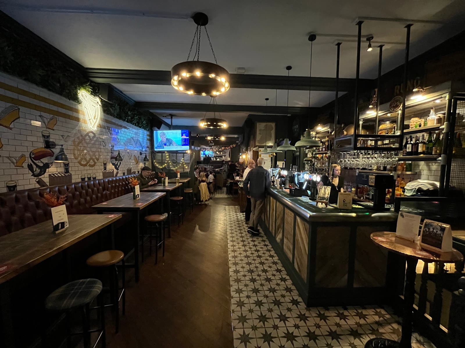The College Arms — Irish pub in London