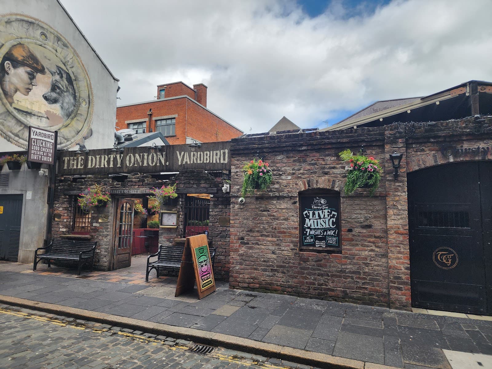 The Dirty Onion and Yardbird — Irish pub in Belfast
