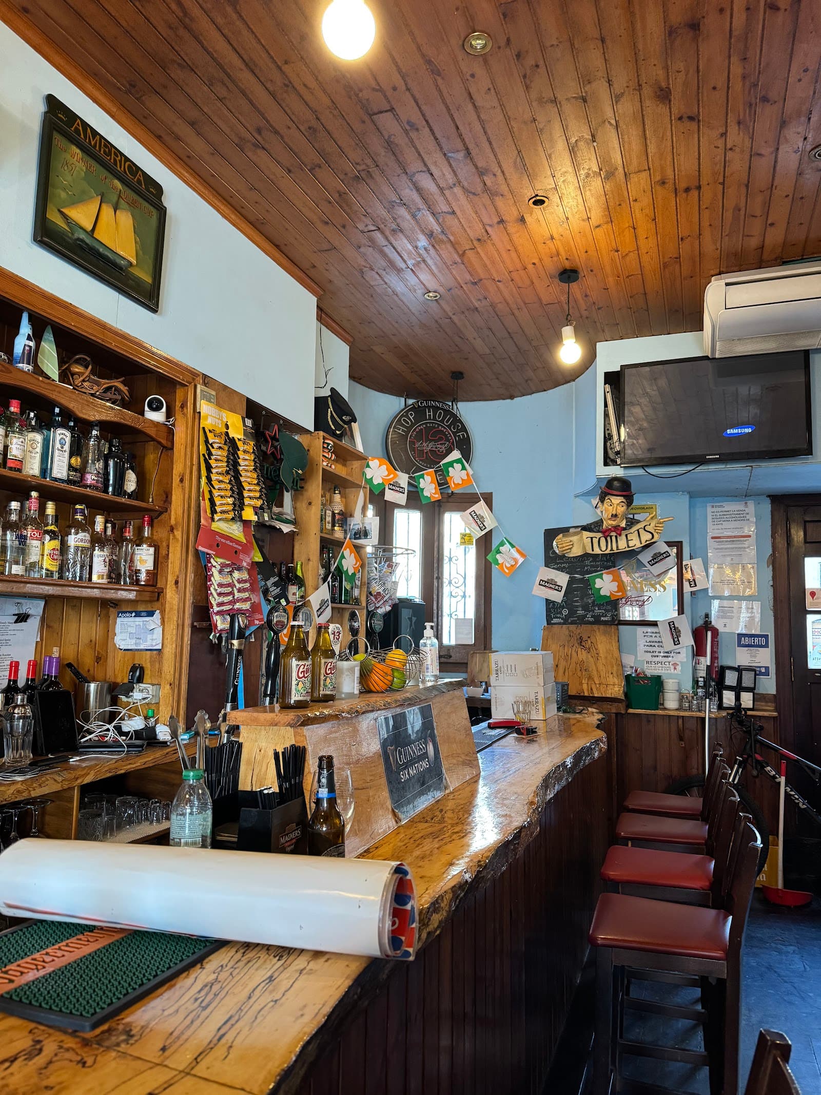 The Fastnet Pub — Irish pub in Barcelona