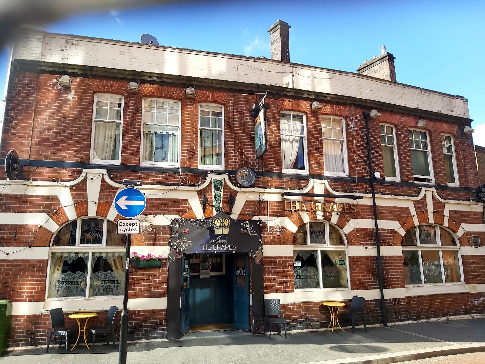 The Grapes — Irish pub in Sheffield