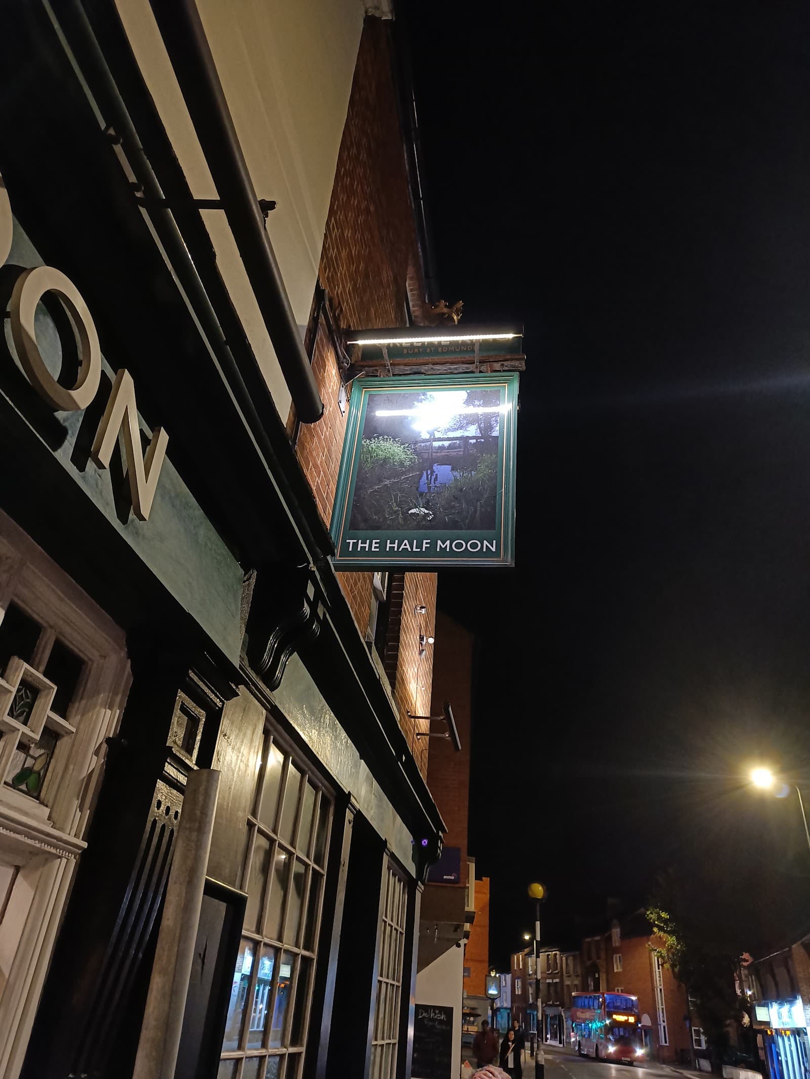 The Half Moon — Irish pub in Oxford