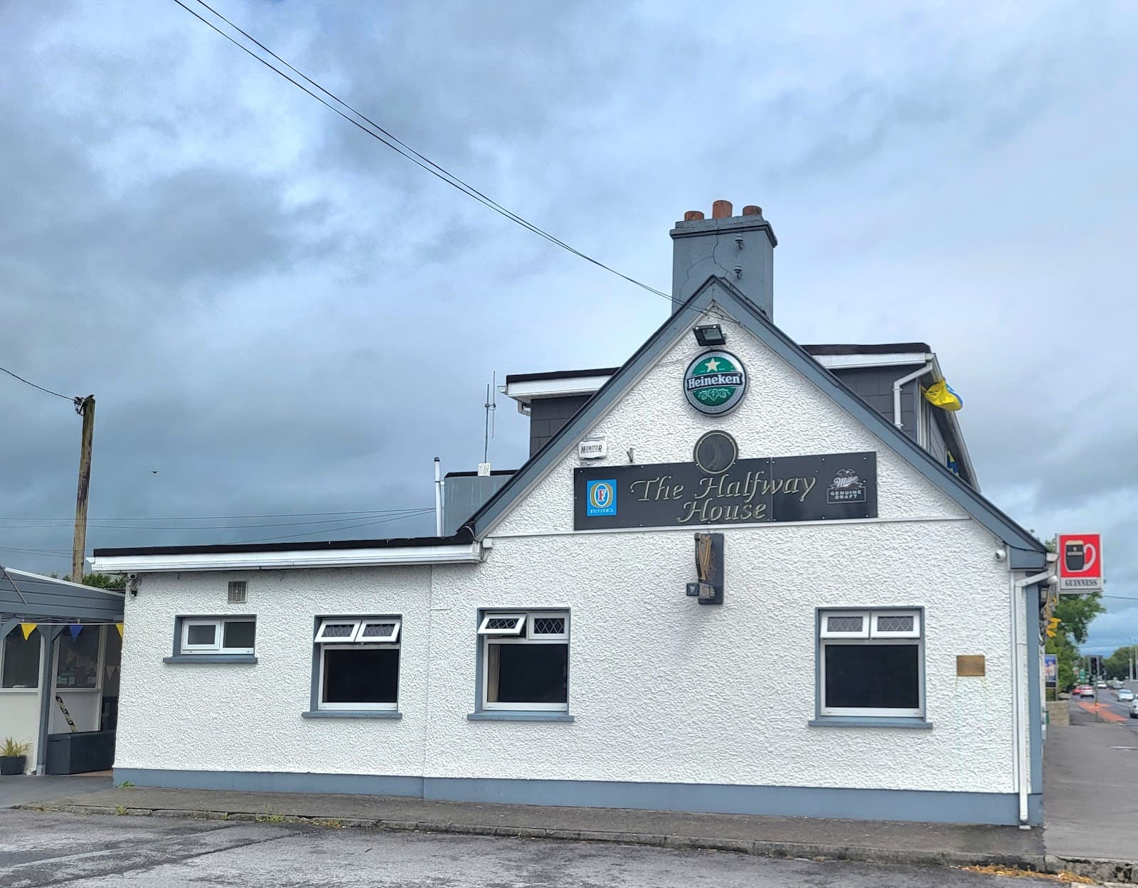The Halfway House — Irish pub in Ennis