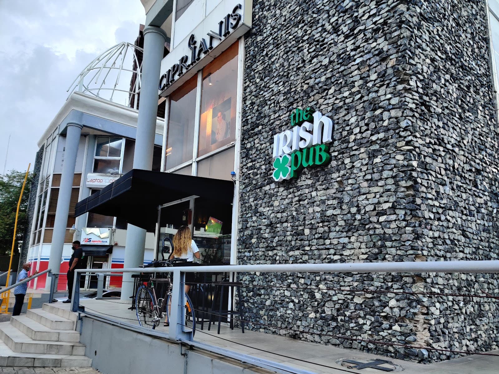 The Irish Pub — Irish pub in Santo Domingo