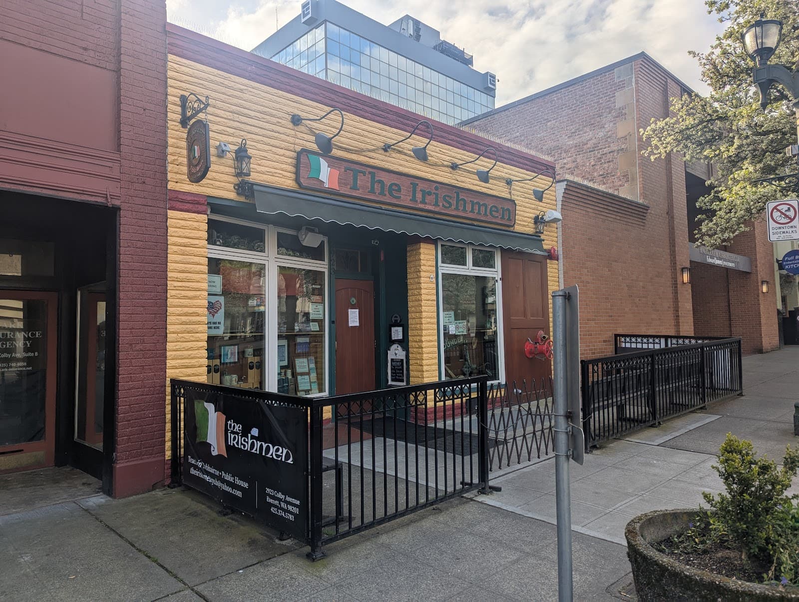 The Irishmen — Irish pub in Everett