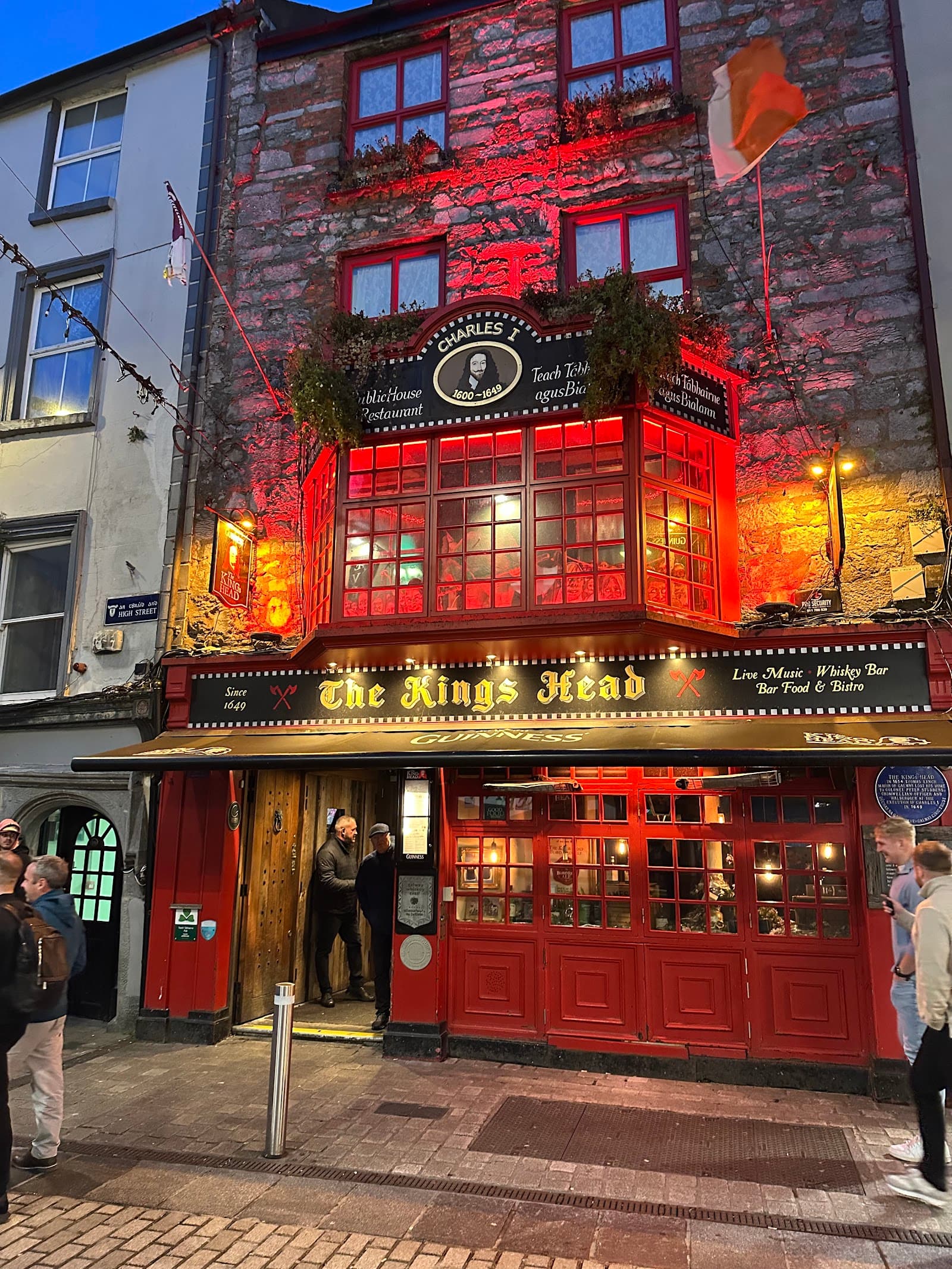 The Kings Head — Irish pub in Galway