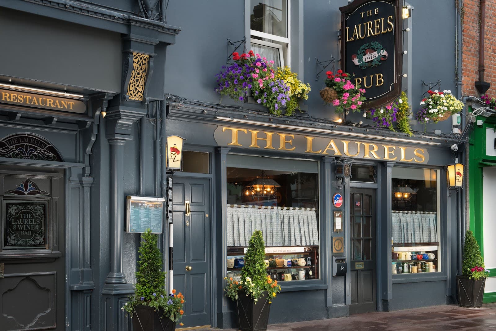 The Laurels Pub & Restaurant — Irish pub in Killarney
