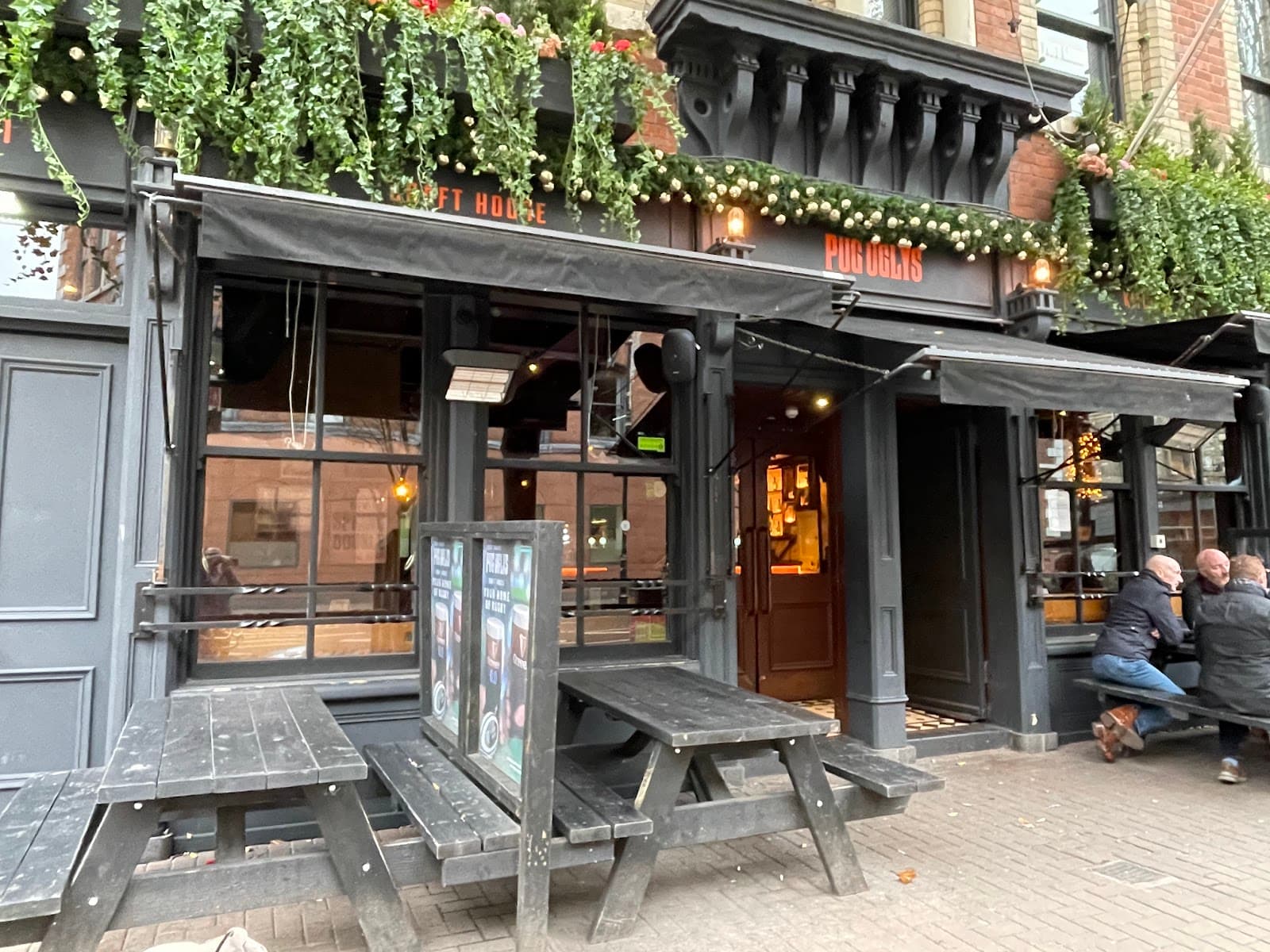 The Linen Hall Bar — Irish pub in Belfast
