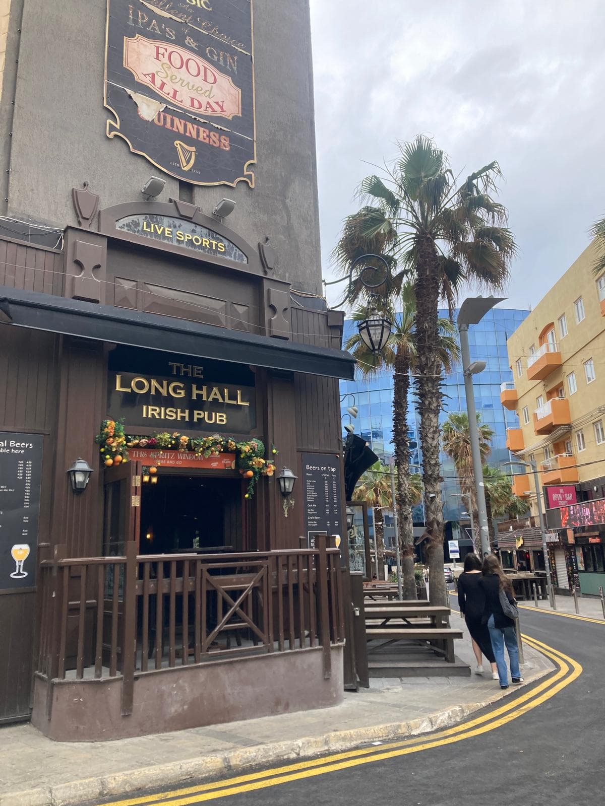 The Long Hall Irish Pub — Irish pub in Saint Julian's