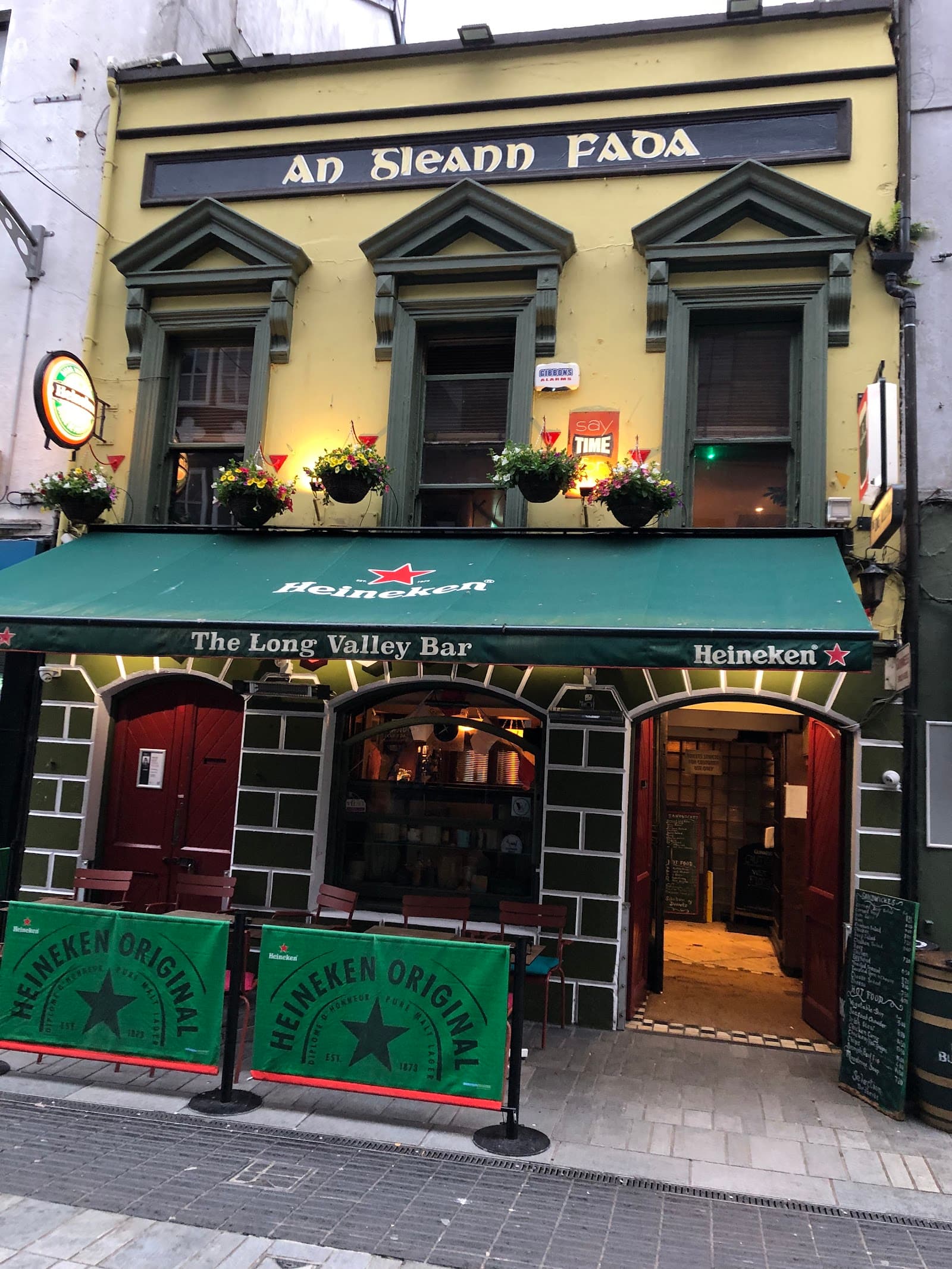 The Long Valley Bar — Irish pub in Cork