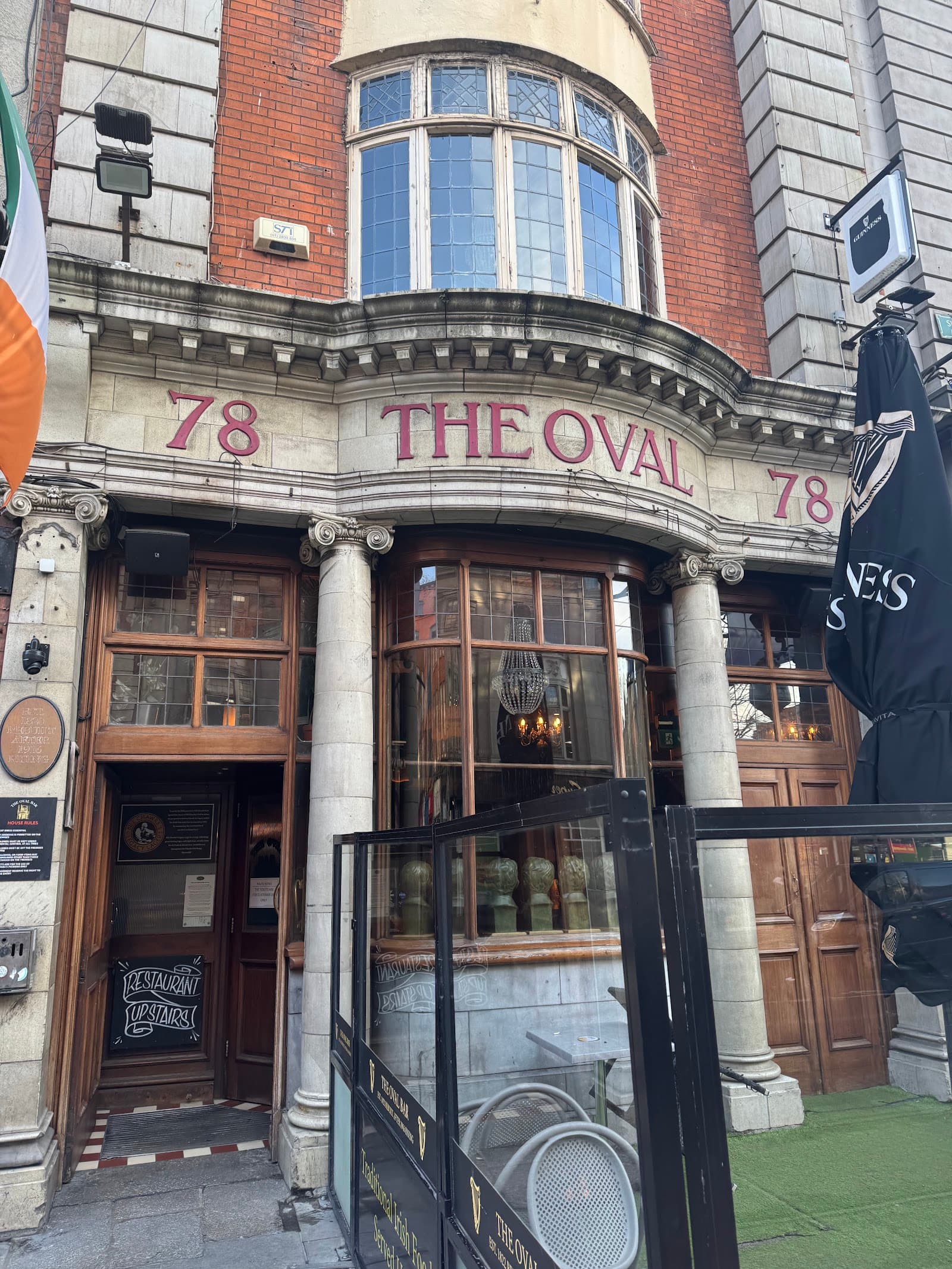 The Oval Bar — Irish pub in Dublin