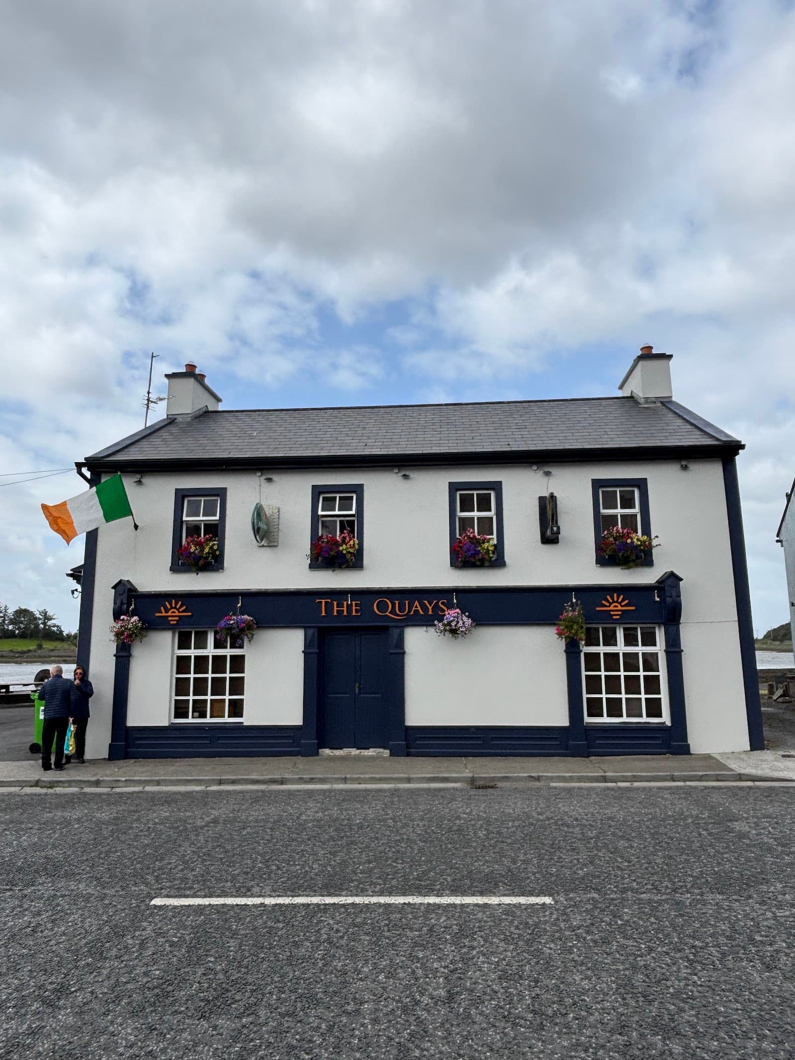 The Quays Bar & Beer Garden Westport — Irish pub in Westport