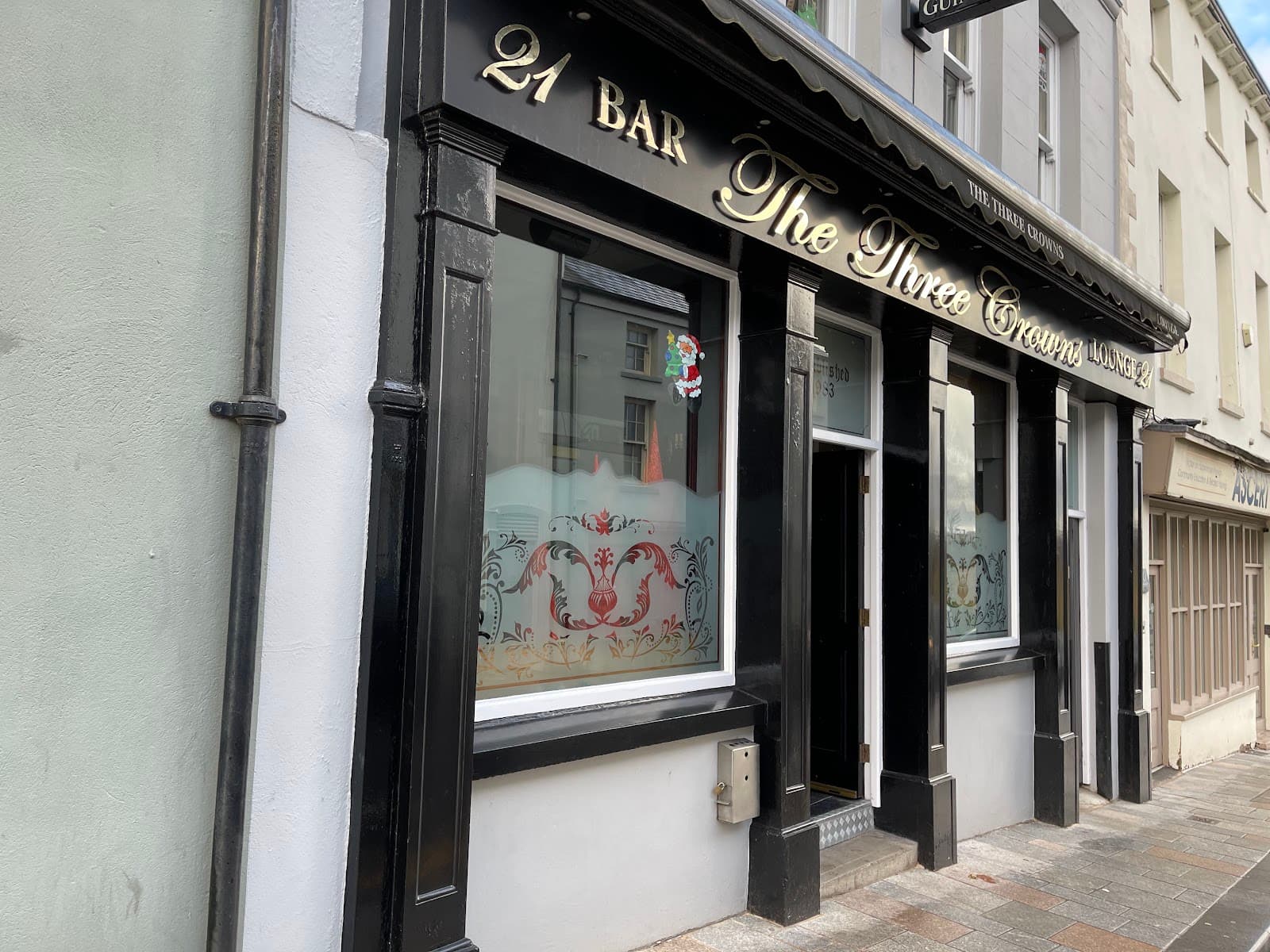 The Three Crowns — Irish pub in Lisburn