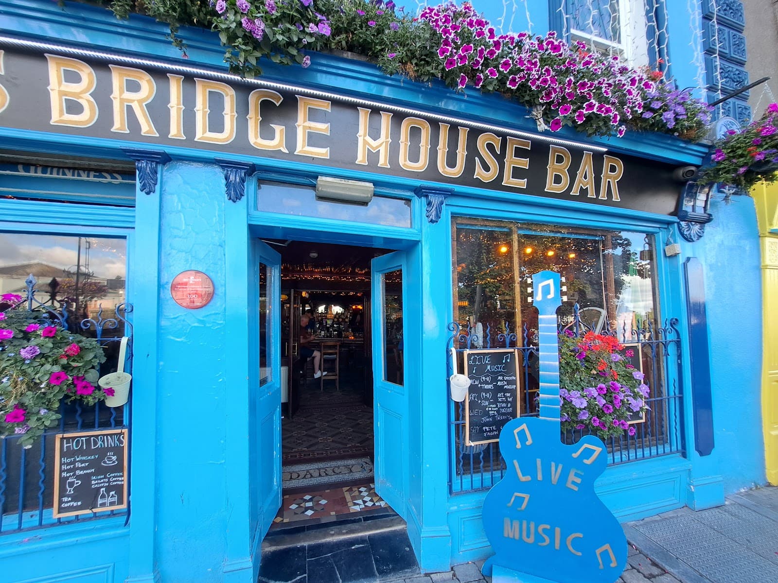 Tynan's Bridge House Bar — Irish pub in Kilkenny
