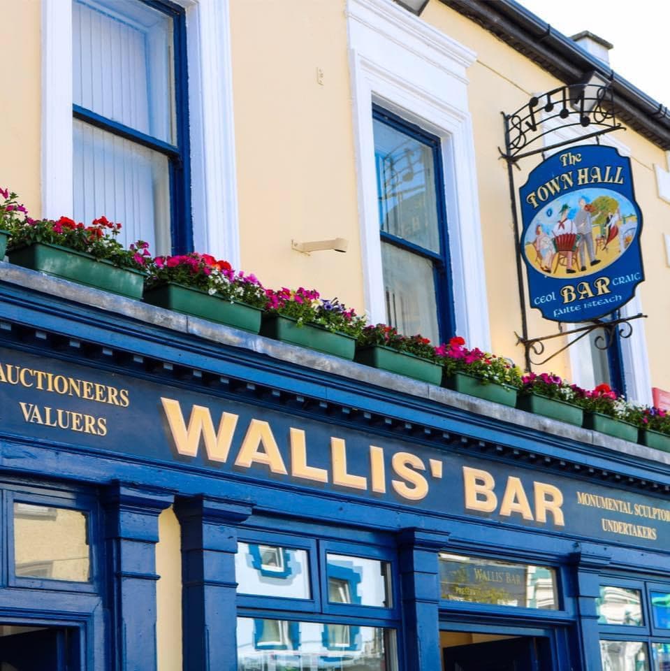 Wallis' Bar — Irish pub in Midleton