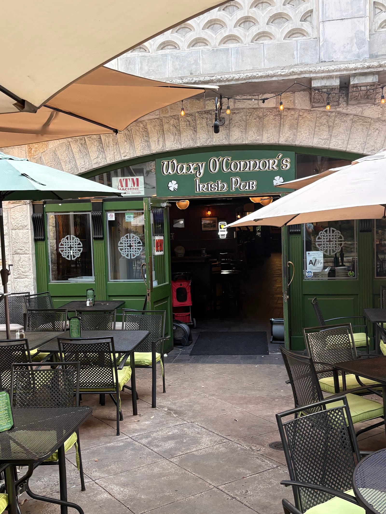 Waxy O'Connor's — Irish pub in San Antonio