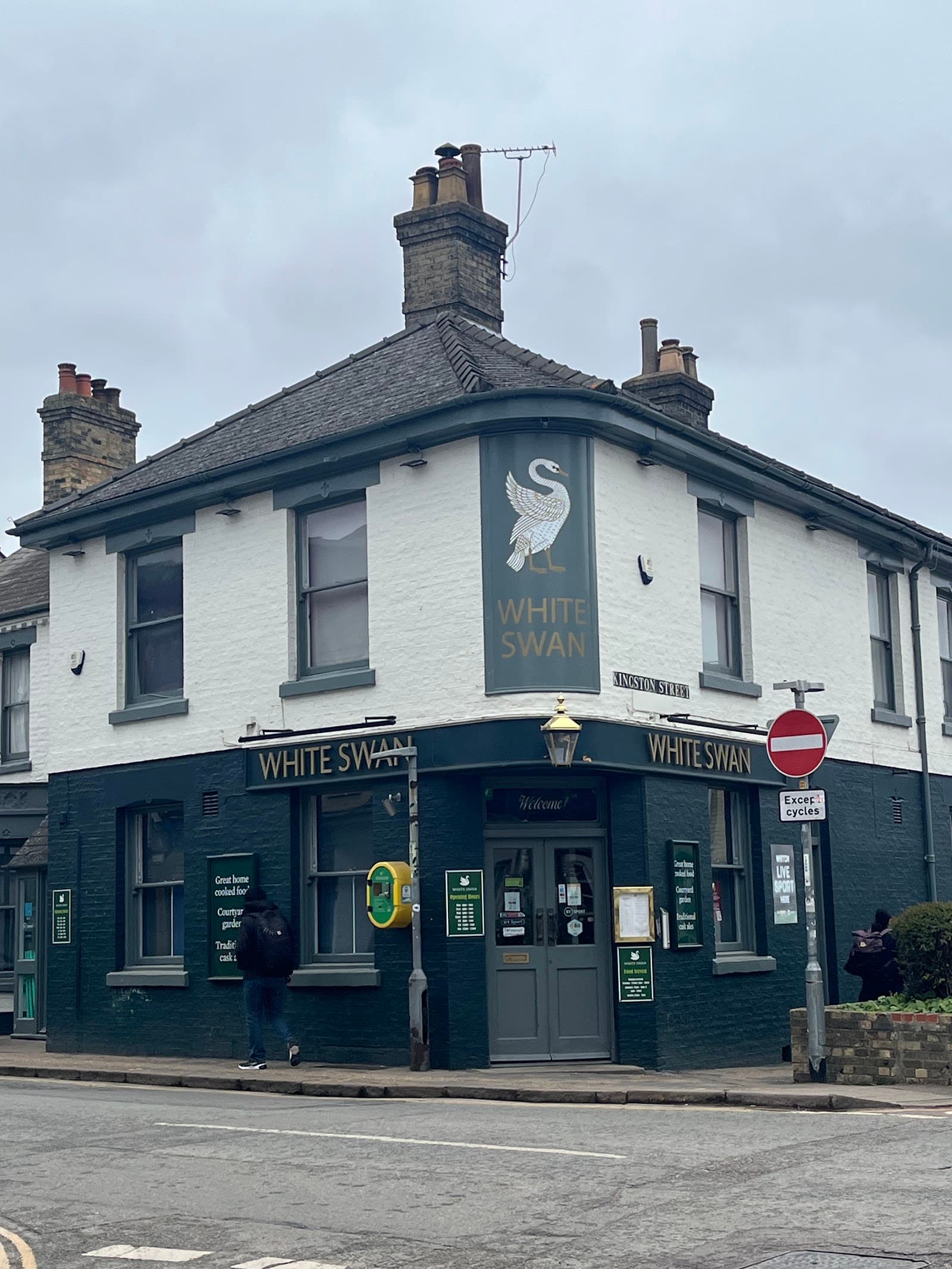 White Swan — Irish pub in Cambridge