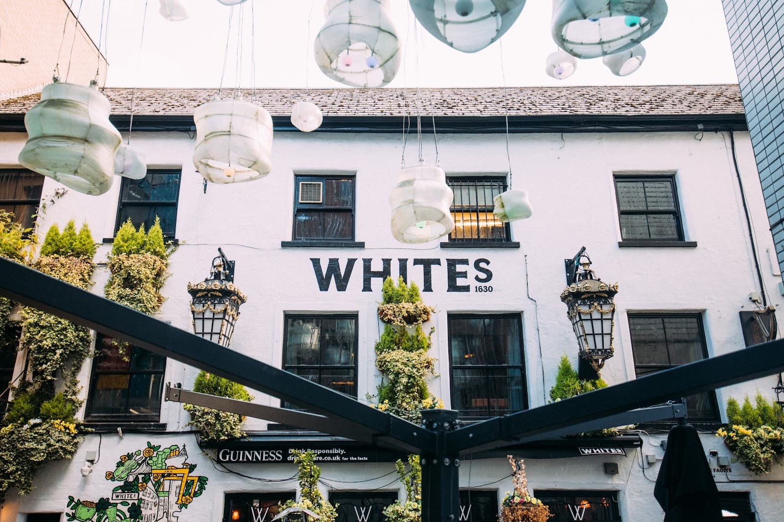 Whites Tavern — Irish pub in Belfast